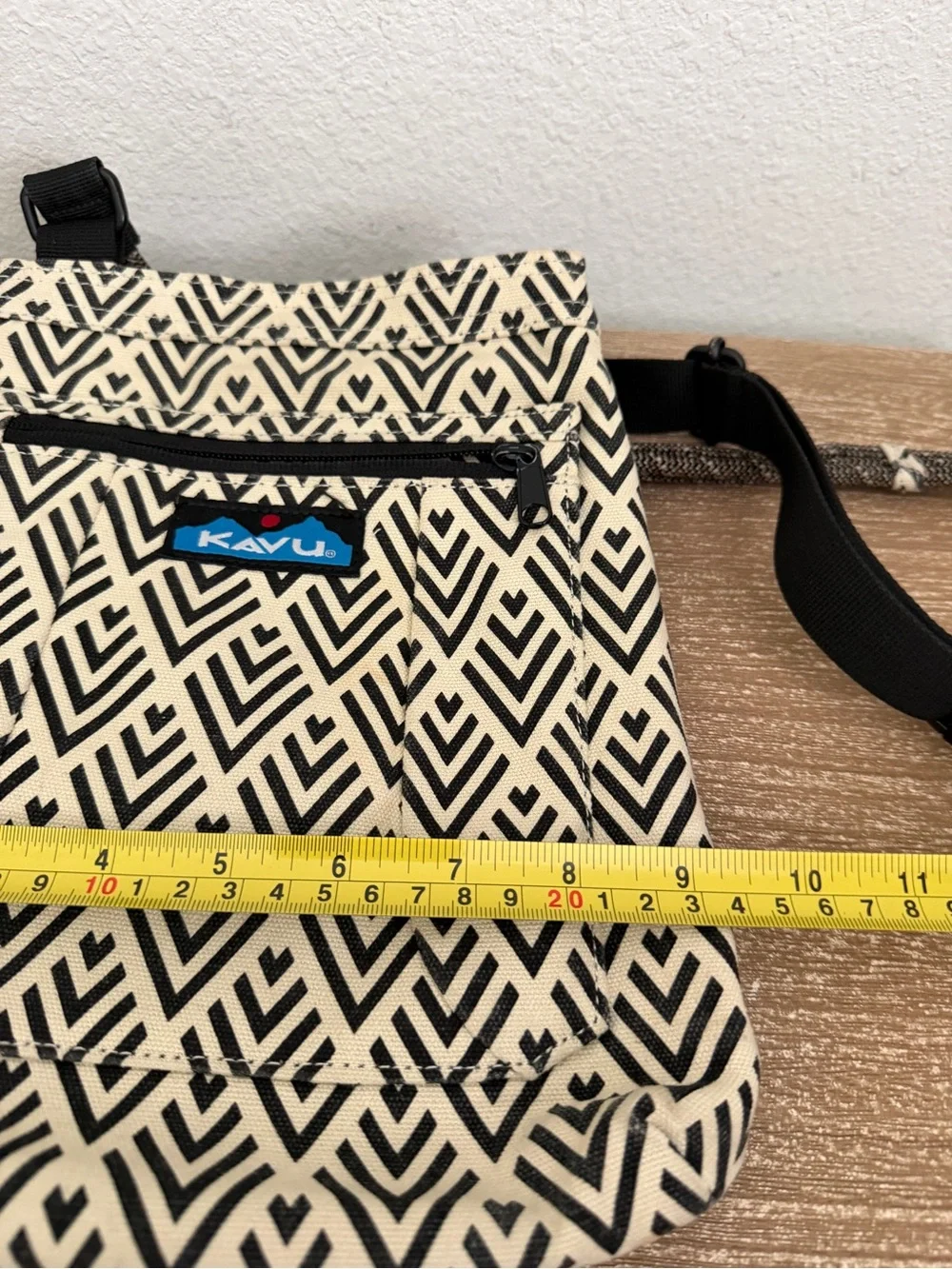 KAVU Set Keepalong Sling Canvas Rope Crossbody Bag & Wallet Deco Tiles Print
